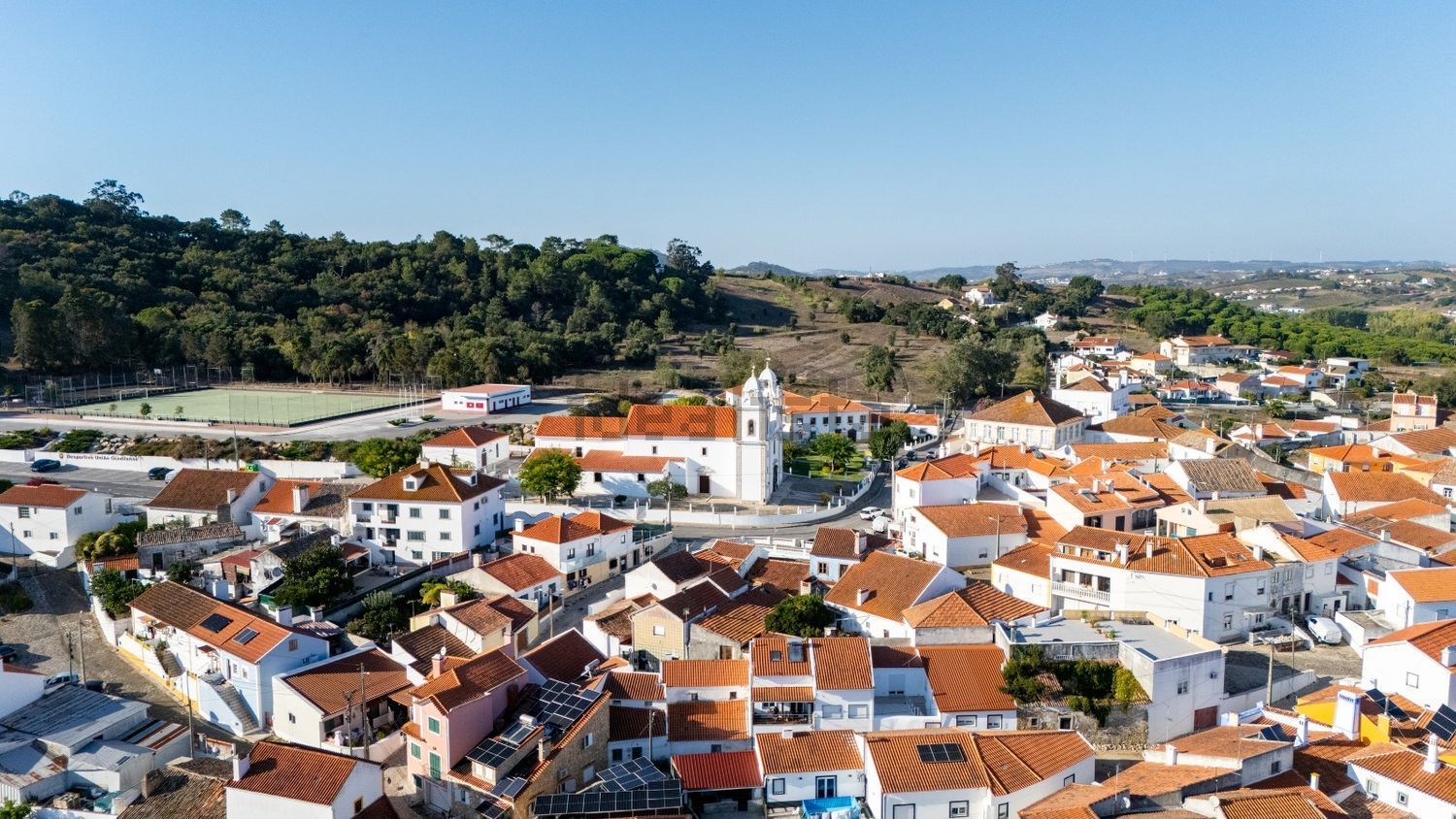 小楼房或独栋别墅出售在Rua Direita - 视线