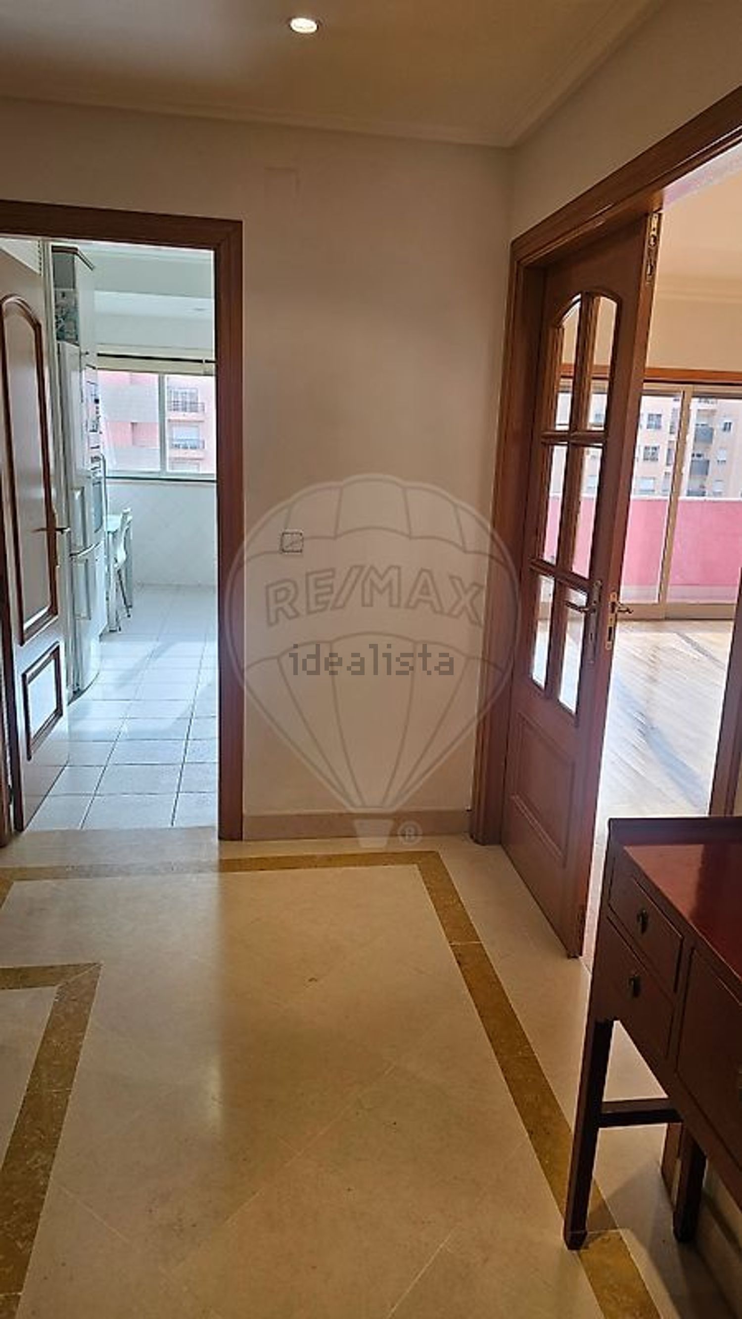 出租公寓 t2在Rua Poeta Bocage - 过道