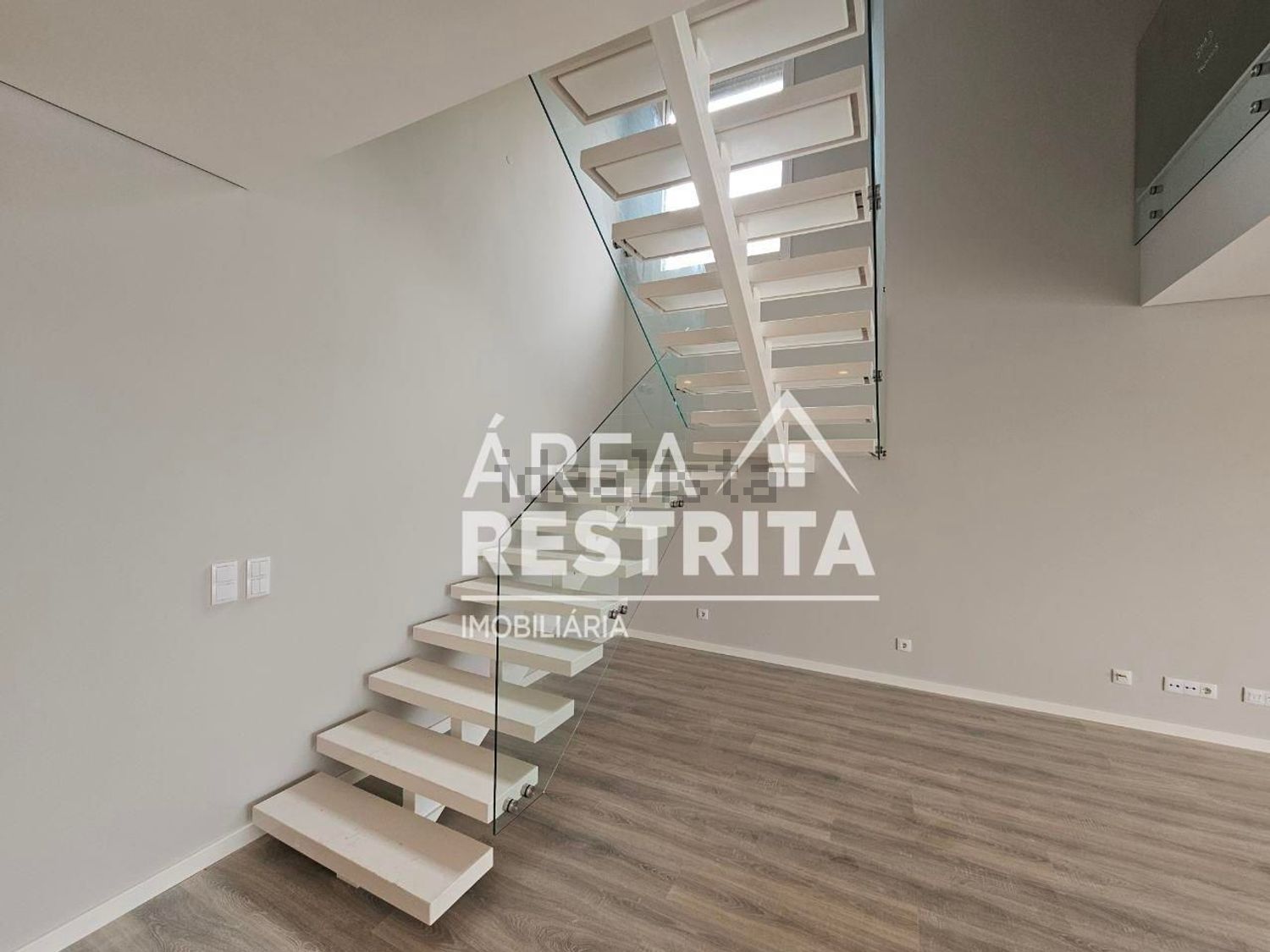 小楼房或独栋别墅出售在Vale de Choupos - Choilo - Galeotas - 楼梯