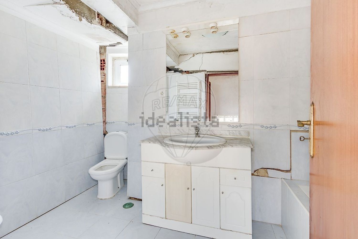 小楼房或独栋别墅出售在Estrada do Casal Sequeiro - 卫生间