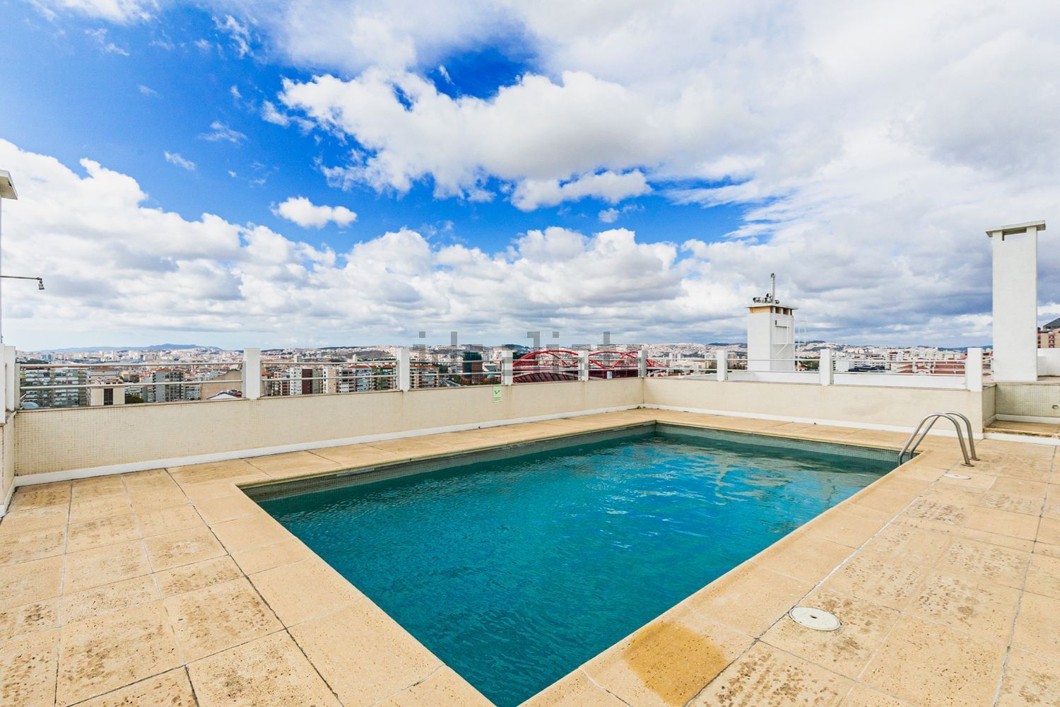 出租公寓 t4在Rua Major Neutel de Abreu - 游泳池