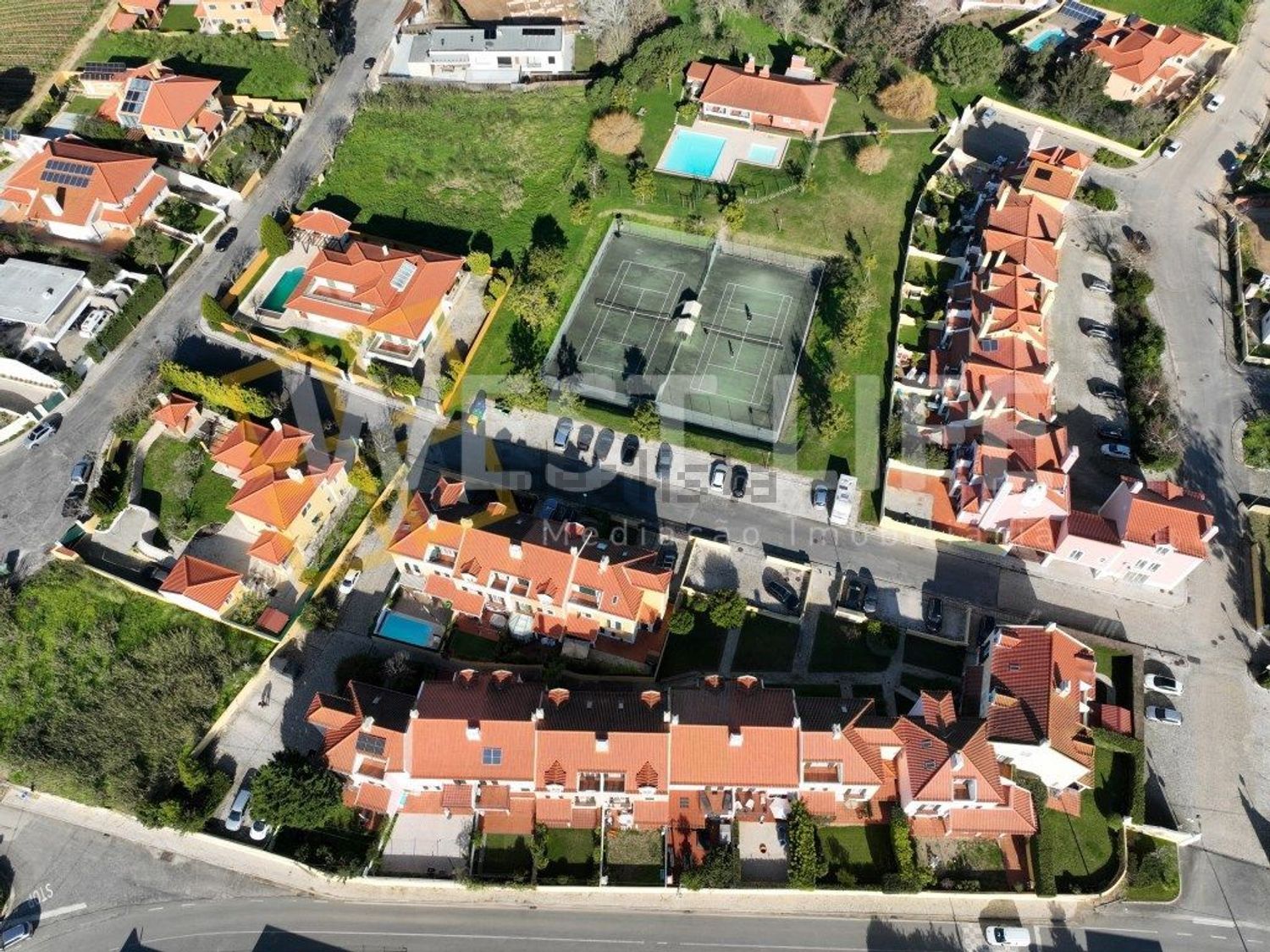 小楼房或独栋别墅出售在Turcifal - 照片