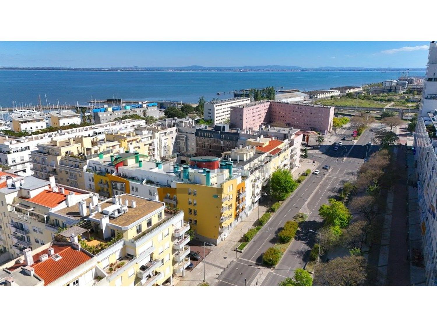 顶层公寓出售在Alameda dos Oceanos - 视线