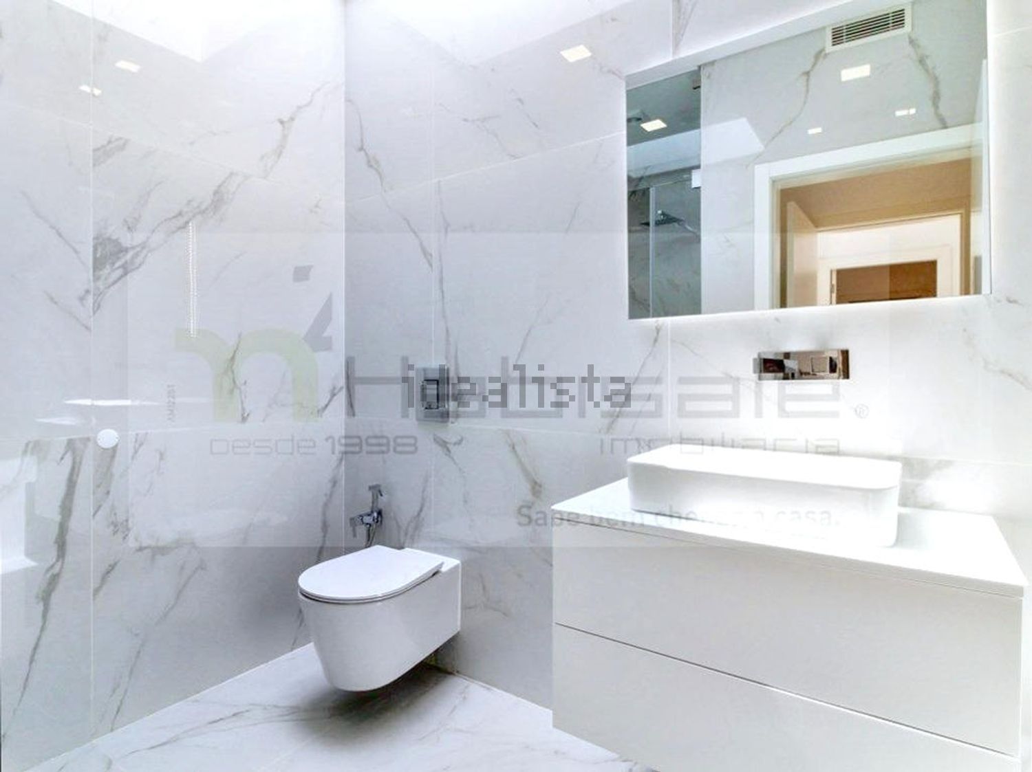 小楼房或独栋别墅出售在Rua Marechal Craveiro Lopes, 43 - 卫生间