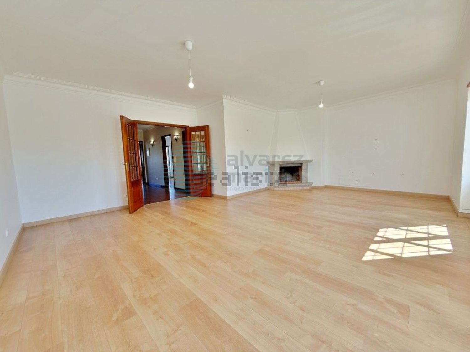 小楼房或独栋别墅出售在Rua 1° de Maio, 3 - 居住