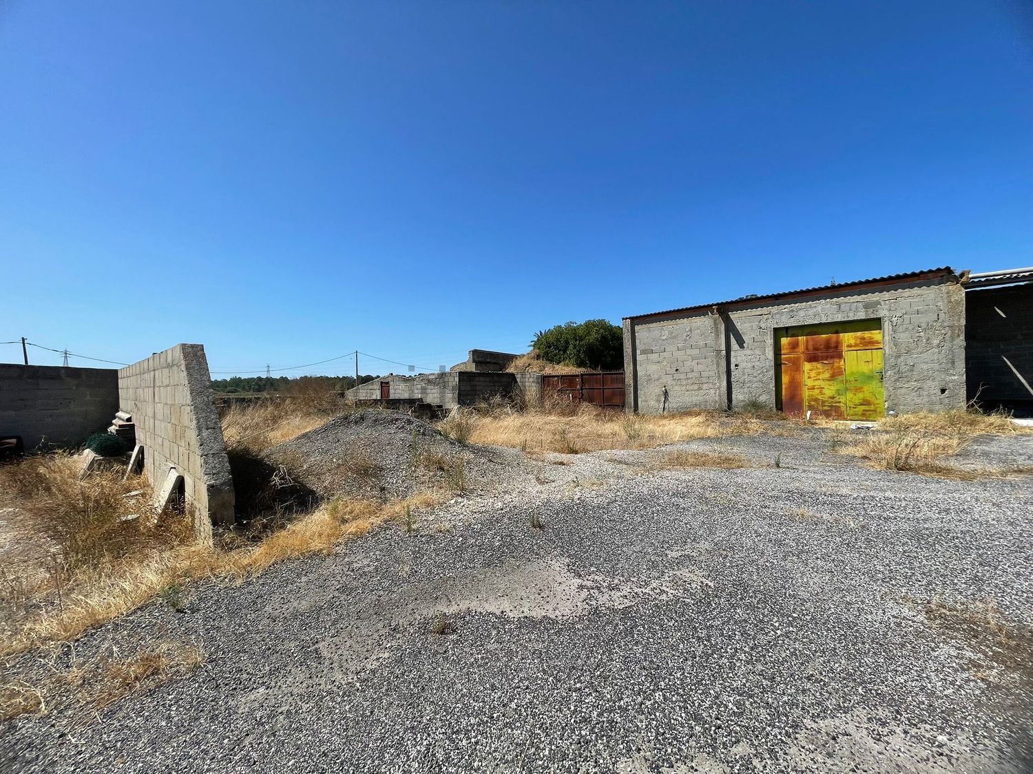 小楼房或独栋别墅出售在Palhais e Coina - 仓库