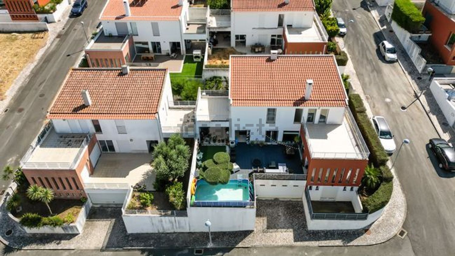 小楼房或独栋别墅出售在Rua Adão Manuel Ramos Barata - 外立面