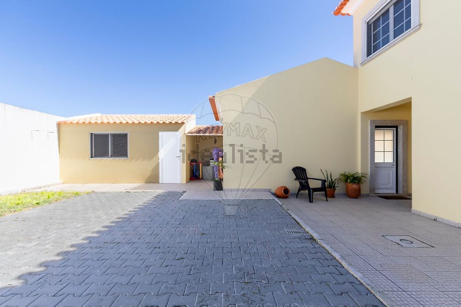 小楼房或独栋别墅出售在Rua da Engenheira - 外立面