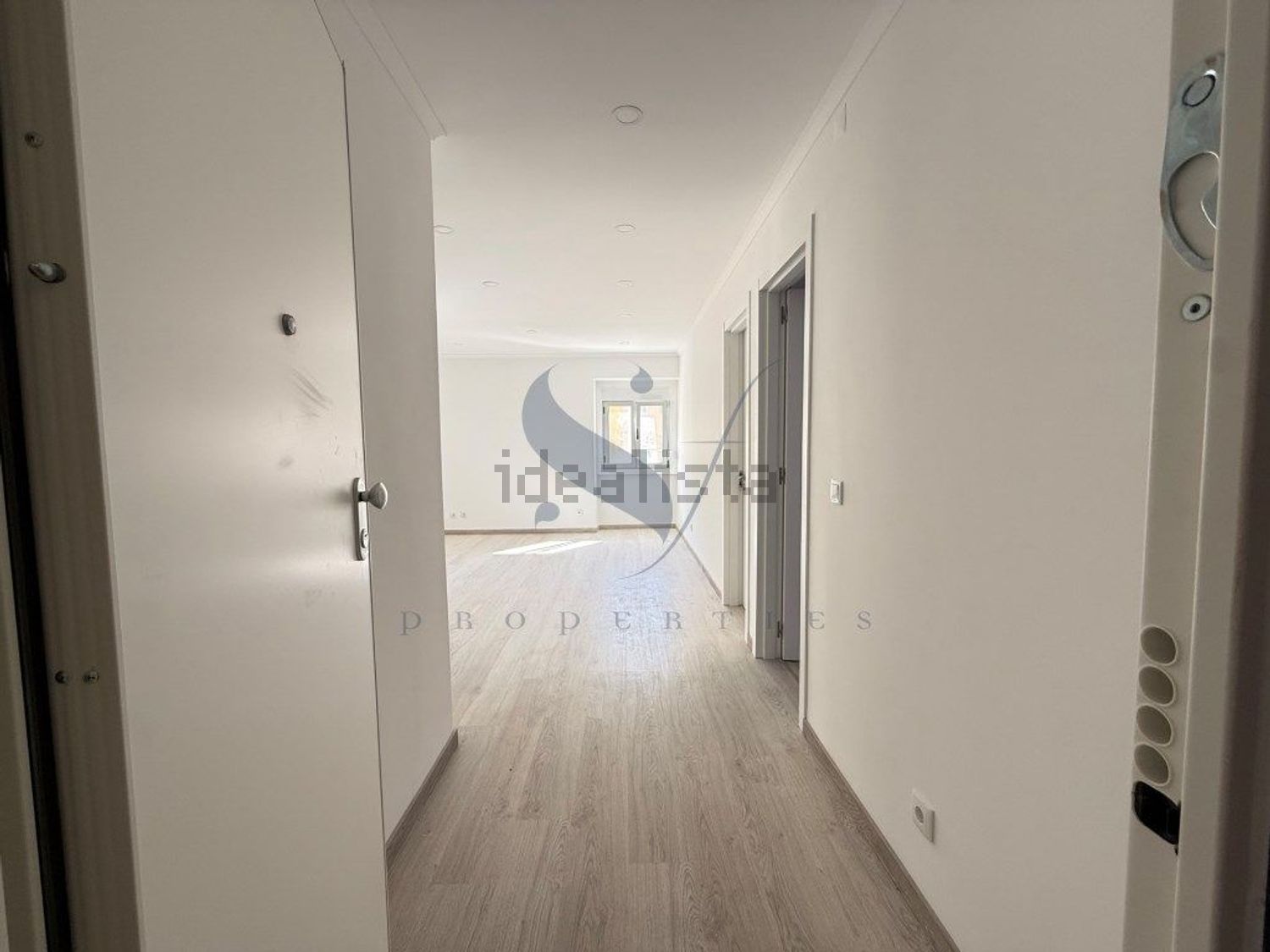 公寓 t2出售在Rua Narciso Leal - 过道