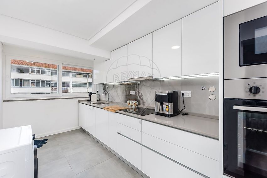 公寓 t3出售在Rua Capitão-Mor Lopes Sequeira