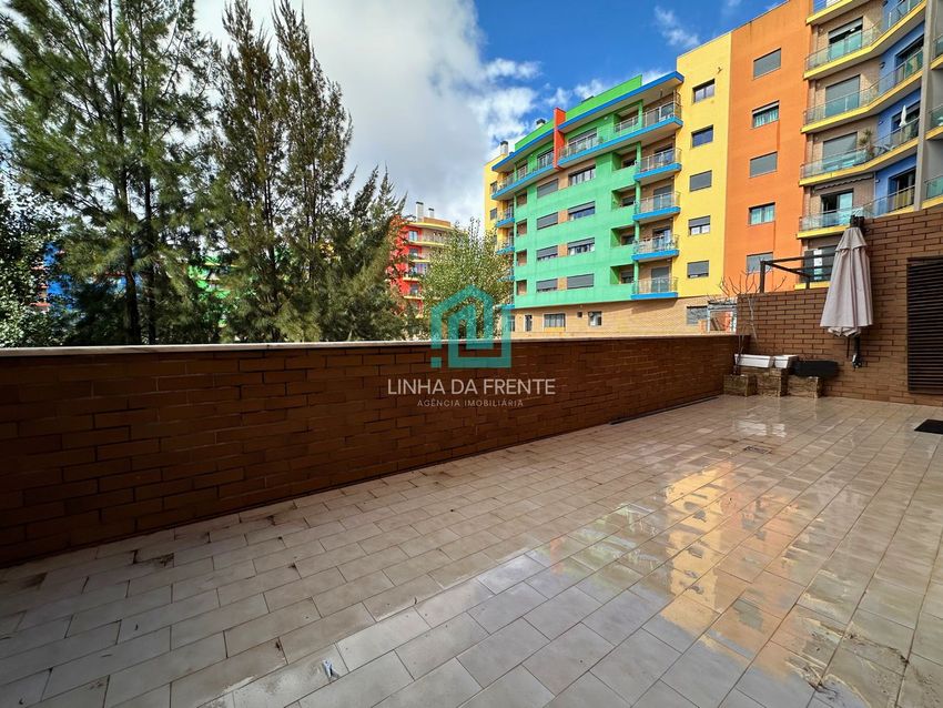 公寓 t3出售在Rua Hermínia Silva