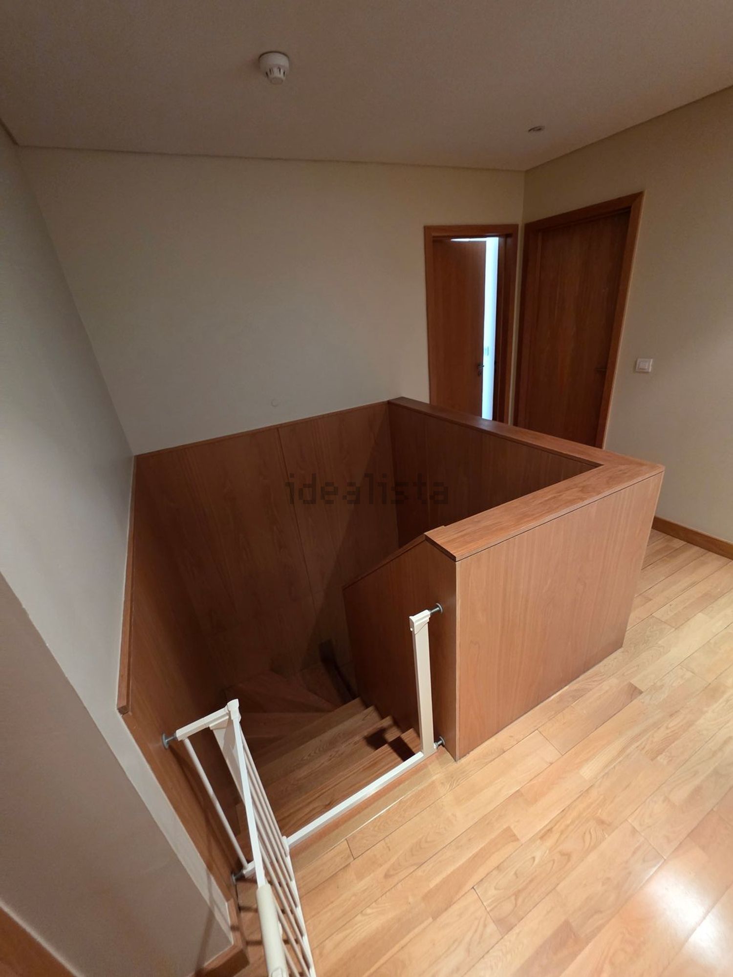 出租复式公寓在Avenida do Índico - 楼梯