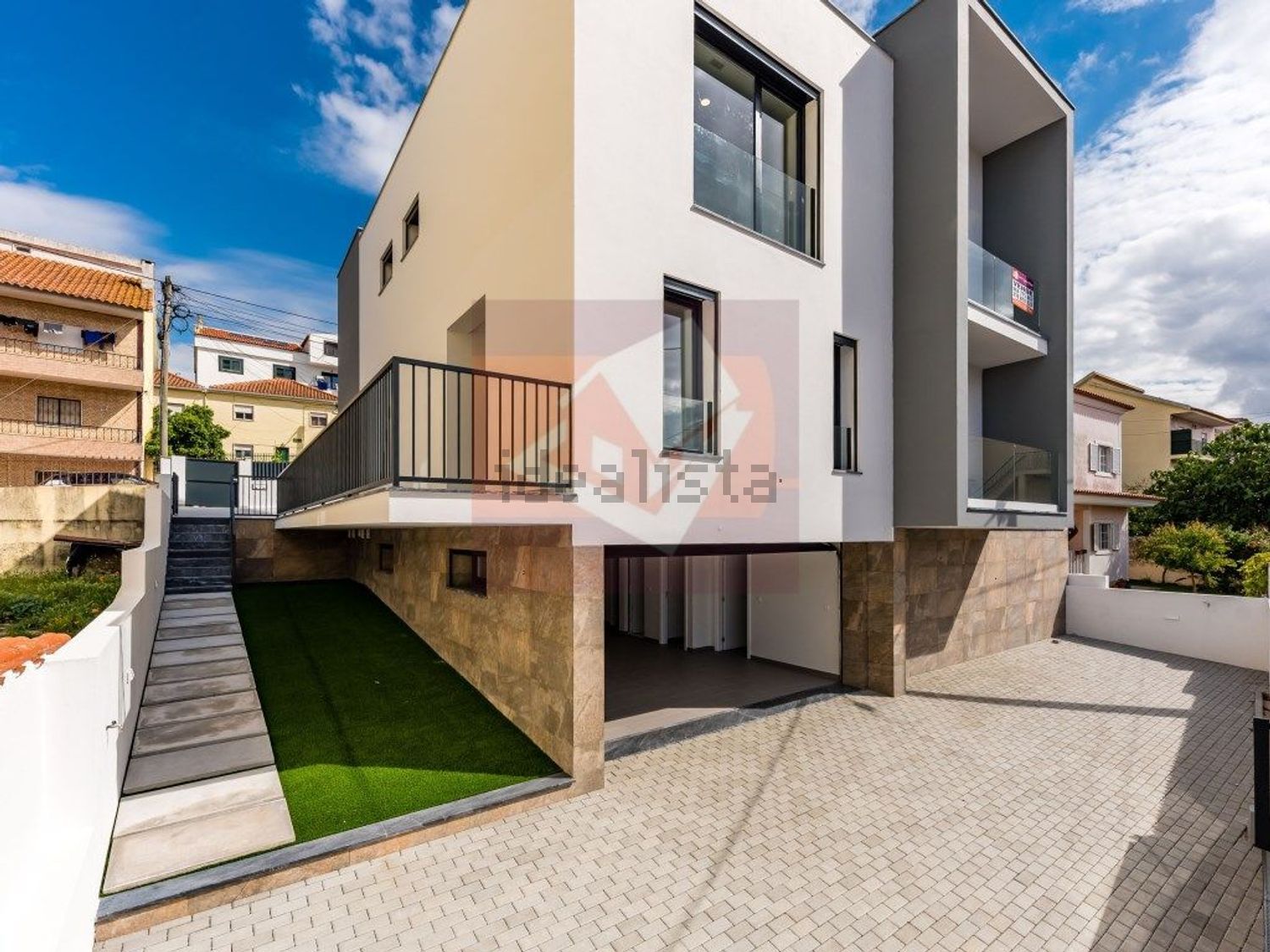 小楼房或独栋别墅出售在Pontinha e Famões - 外立面