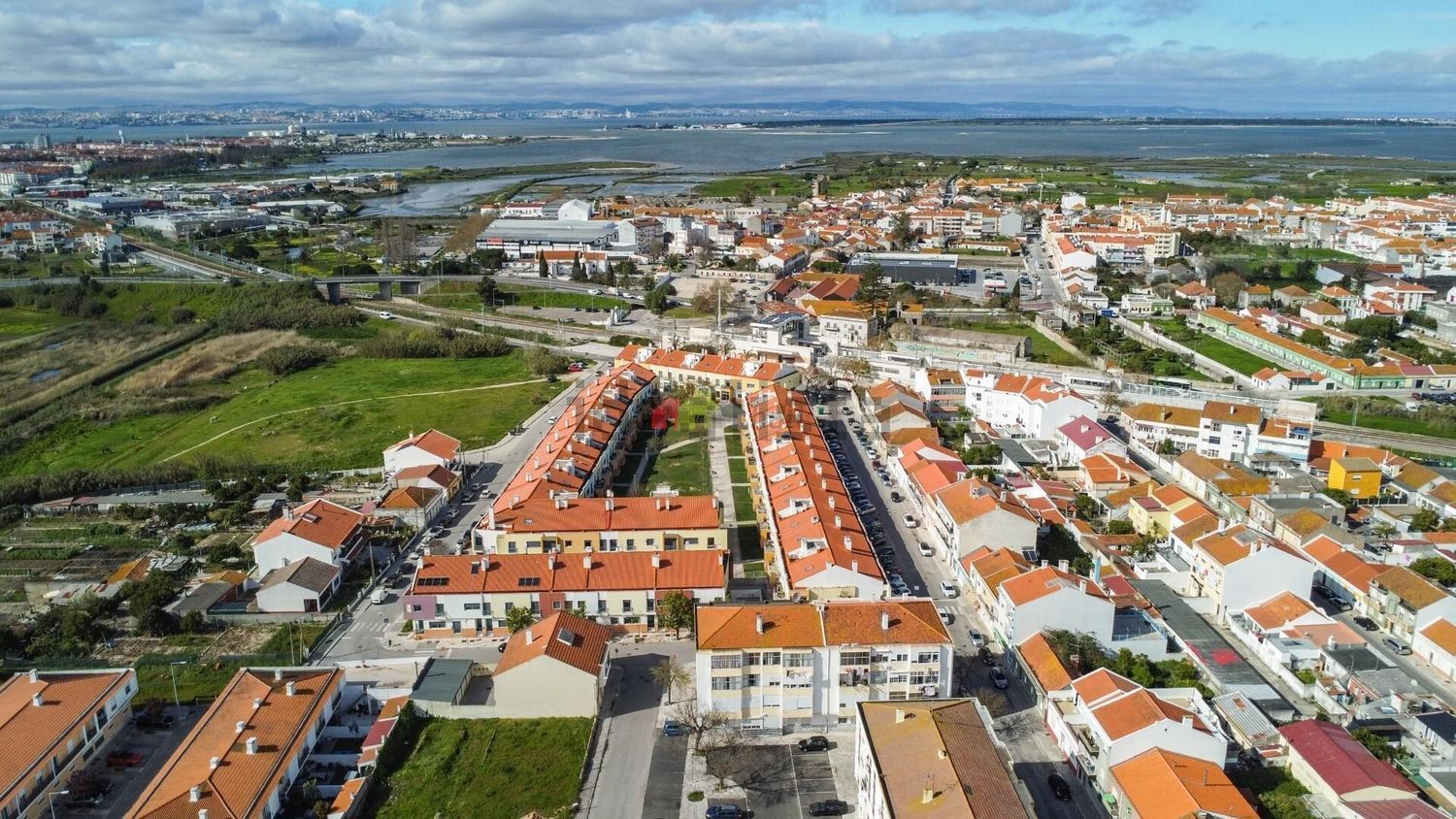 复式公寓出售在Rua Alves Roçadas - 周边