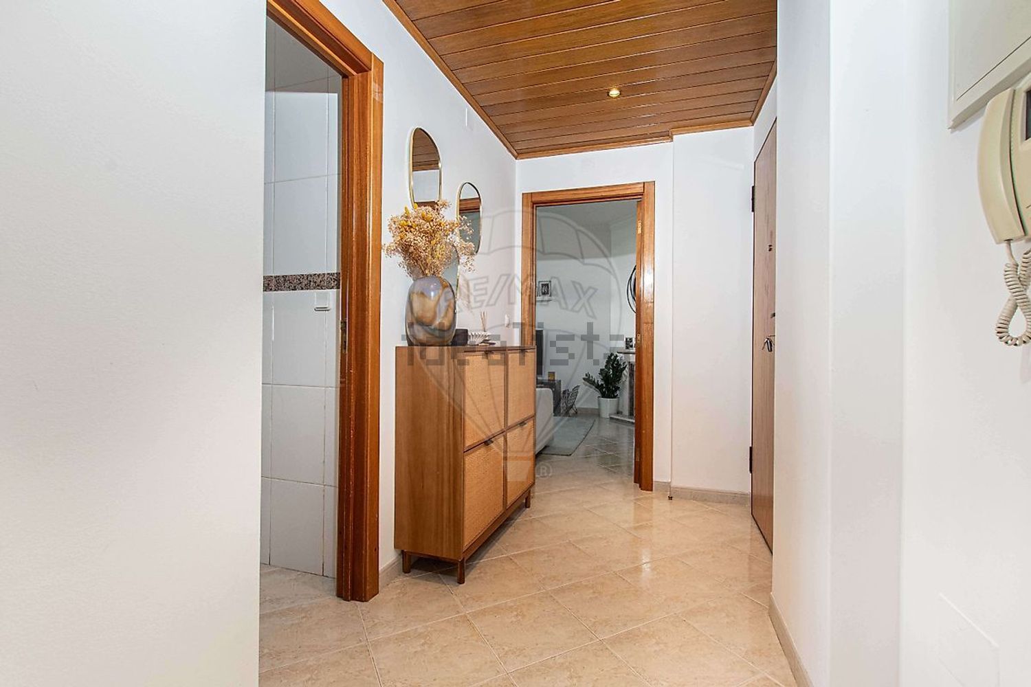 公寓 t2出售在Rua José Afonso - 过道