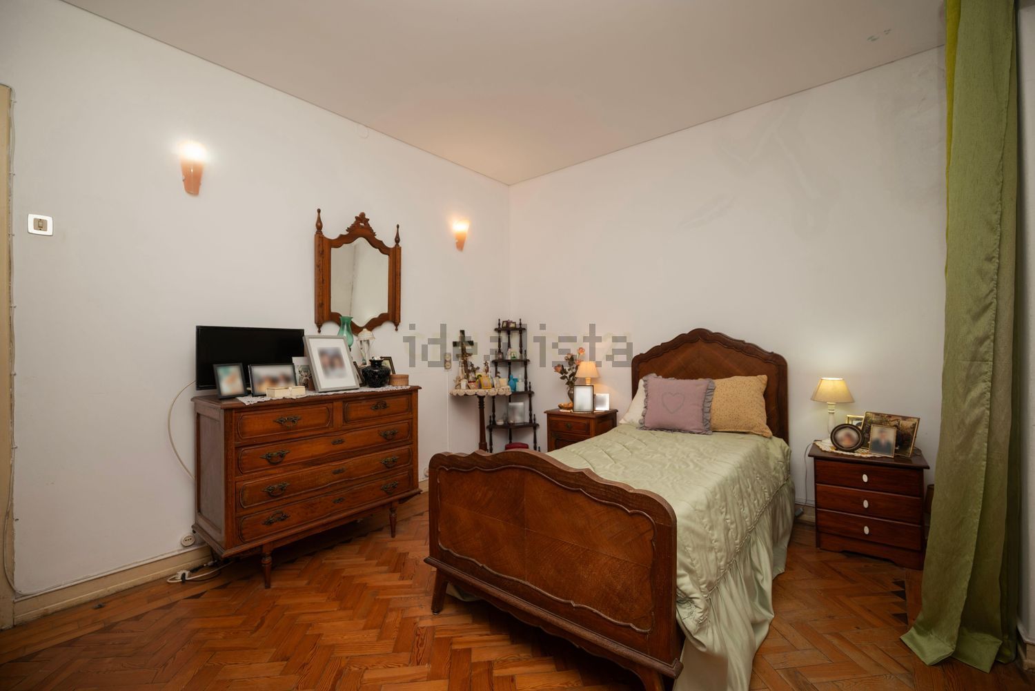 小楼房或独栋别墅出售在Praça Dom Fernando II, 6 - 卧室