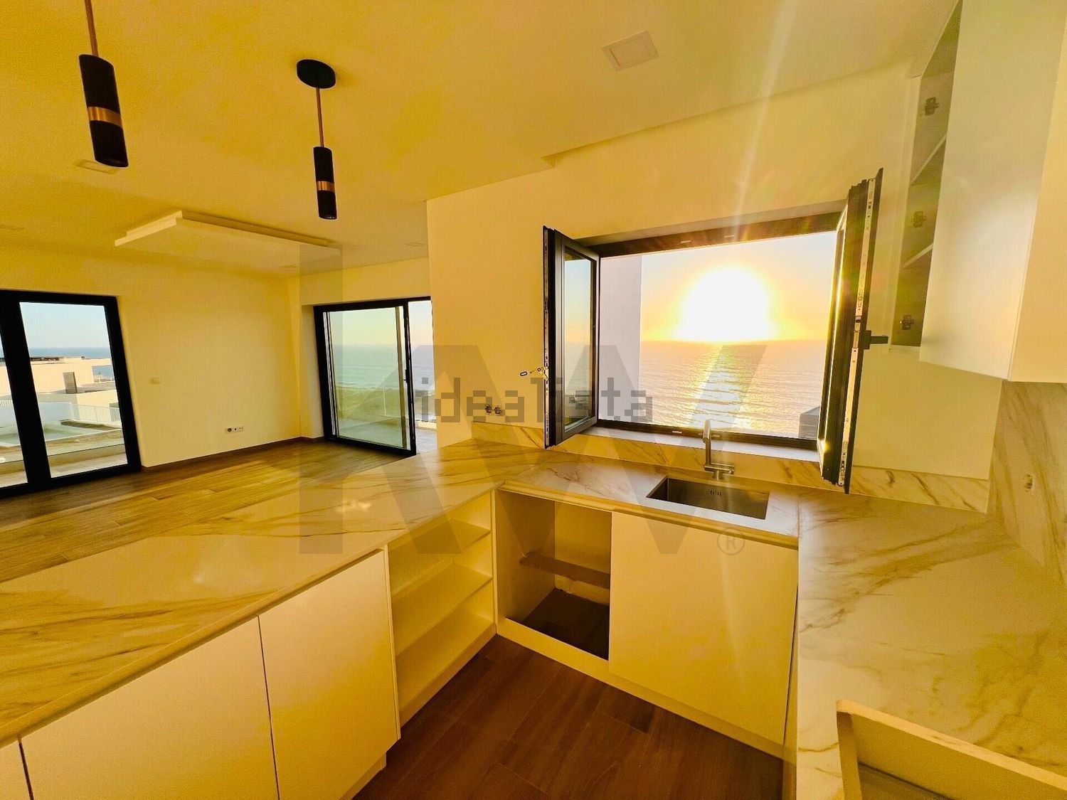 小楼房或独栋别墅出售在Rua das Salemas s/n - 厨房