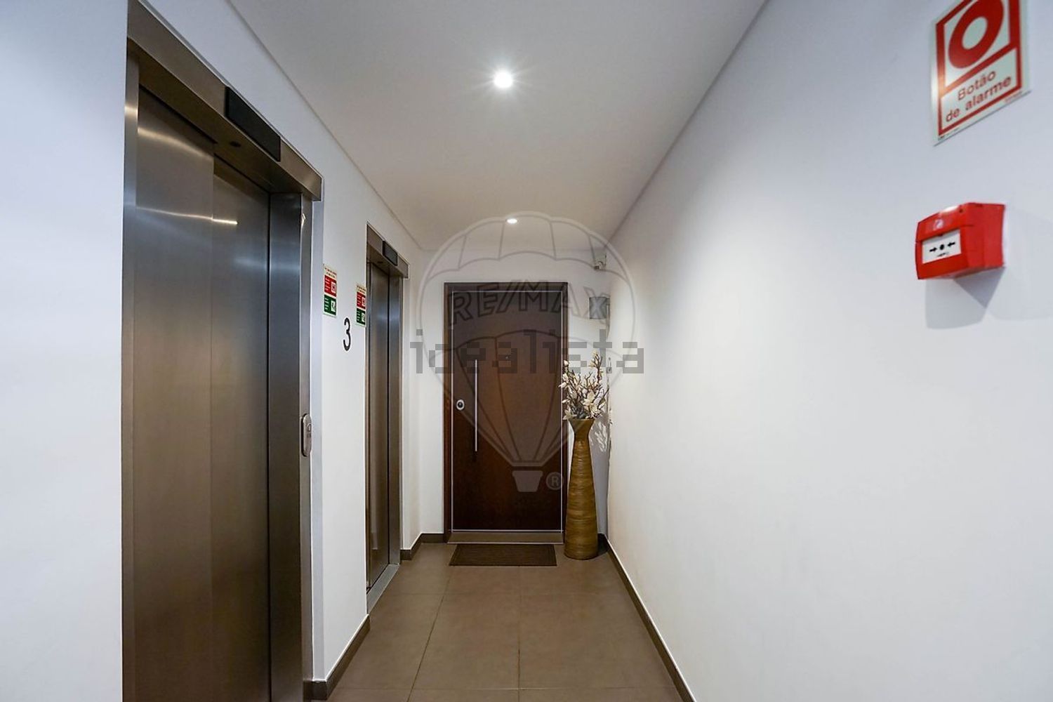 公寓 t1出售在Rua Centieira - 过道