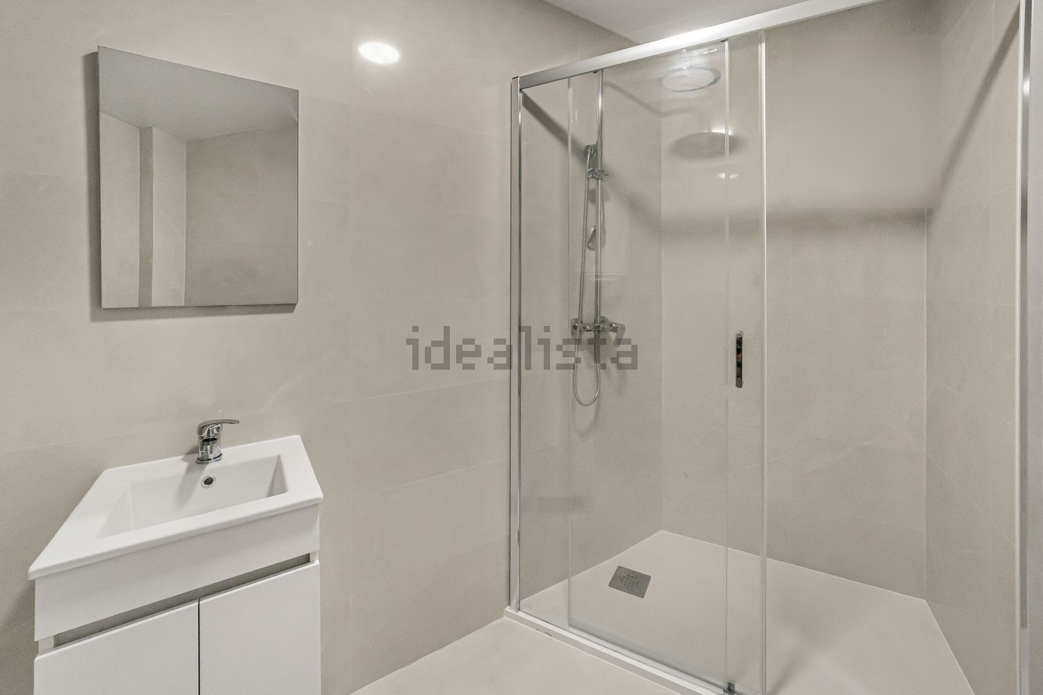 出租t0（单人公寓）在Rua José Ferreira Pio - 卫生间