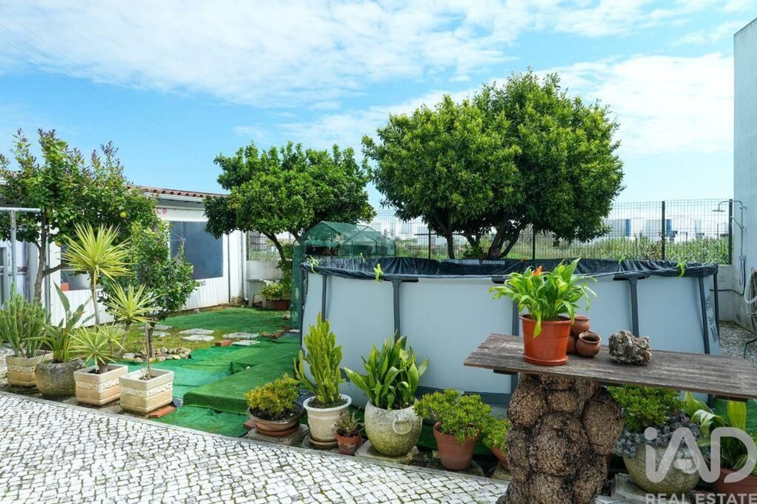 小楼房或独栋别墅出售在Carregado e Cadafais - 外立面