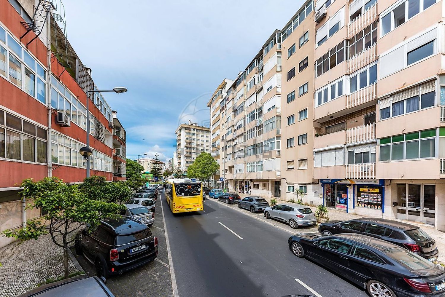 公寓 t2出售在Rua Almeida Garrett - 视线