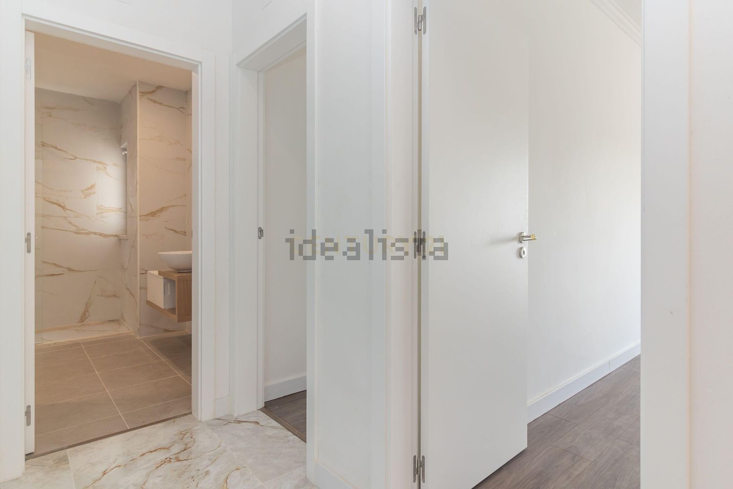 小楼房或独栋别墅出售在Avenida do Canto do Pinheiro - 试衣间