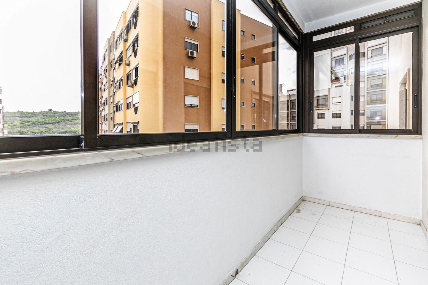 出租公寓 t4在Rua Major Neutel de Abreu - 露台