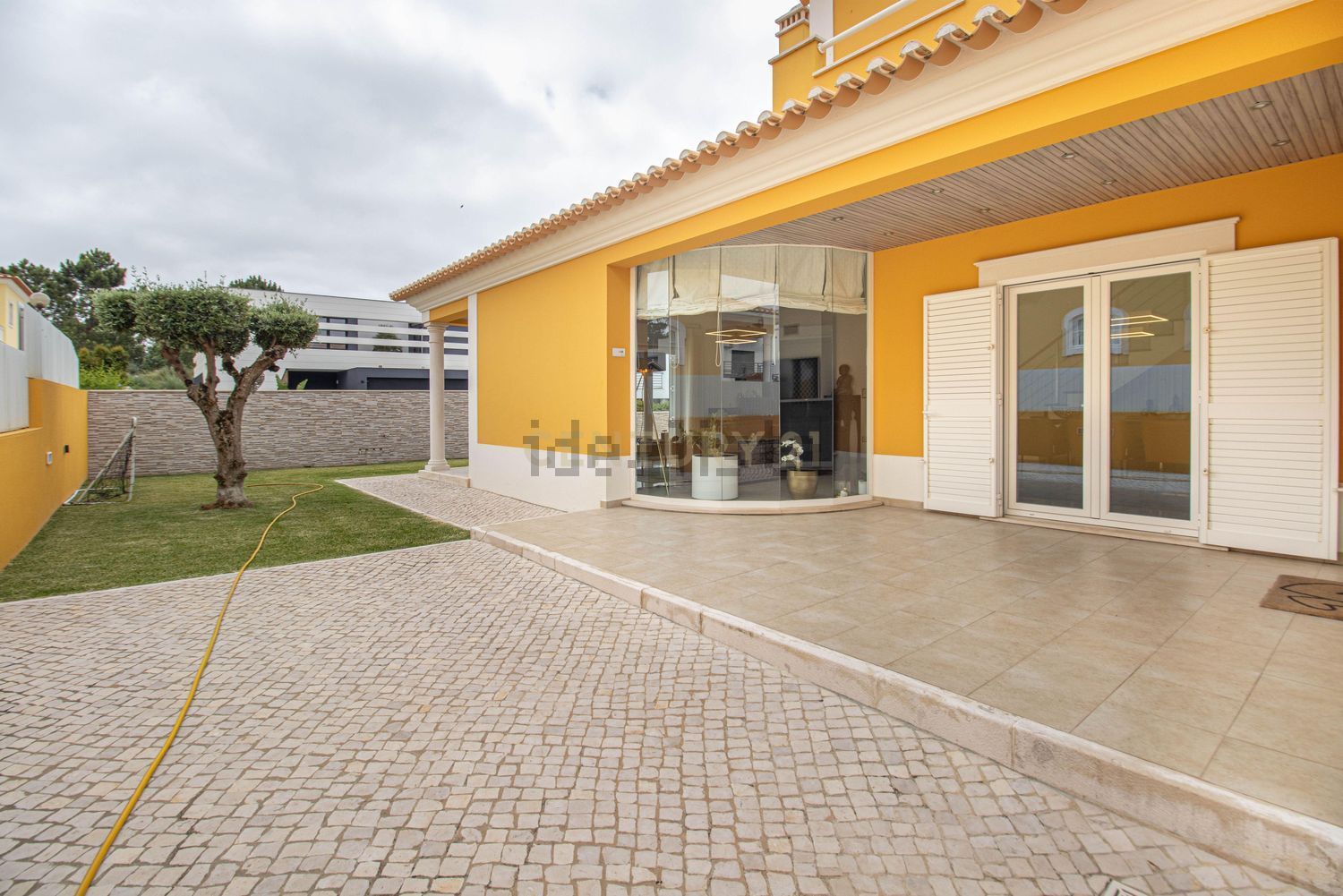 小楼房或独栋别墅出售在Rua Joane Mendes Botelho - 外立面