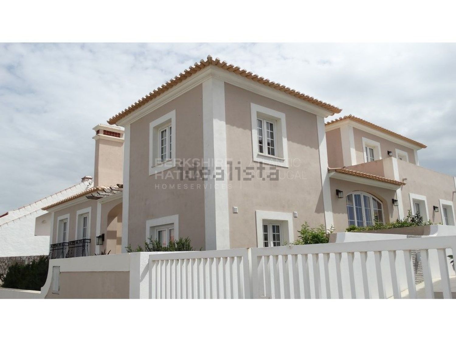 小楼房或独栋别墅出售在Porto Covo - 外立面