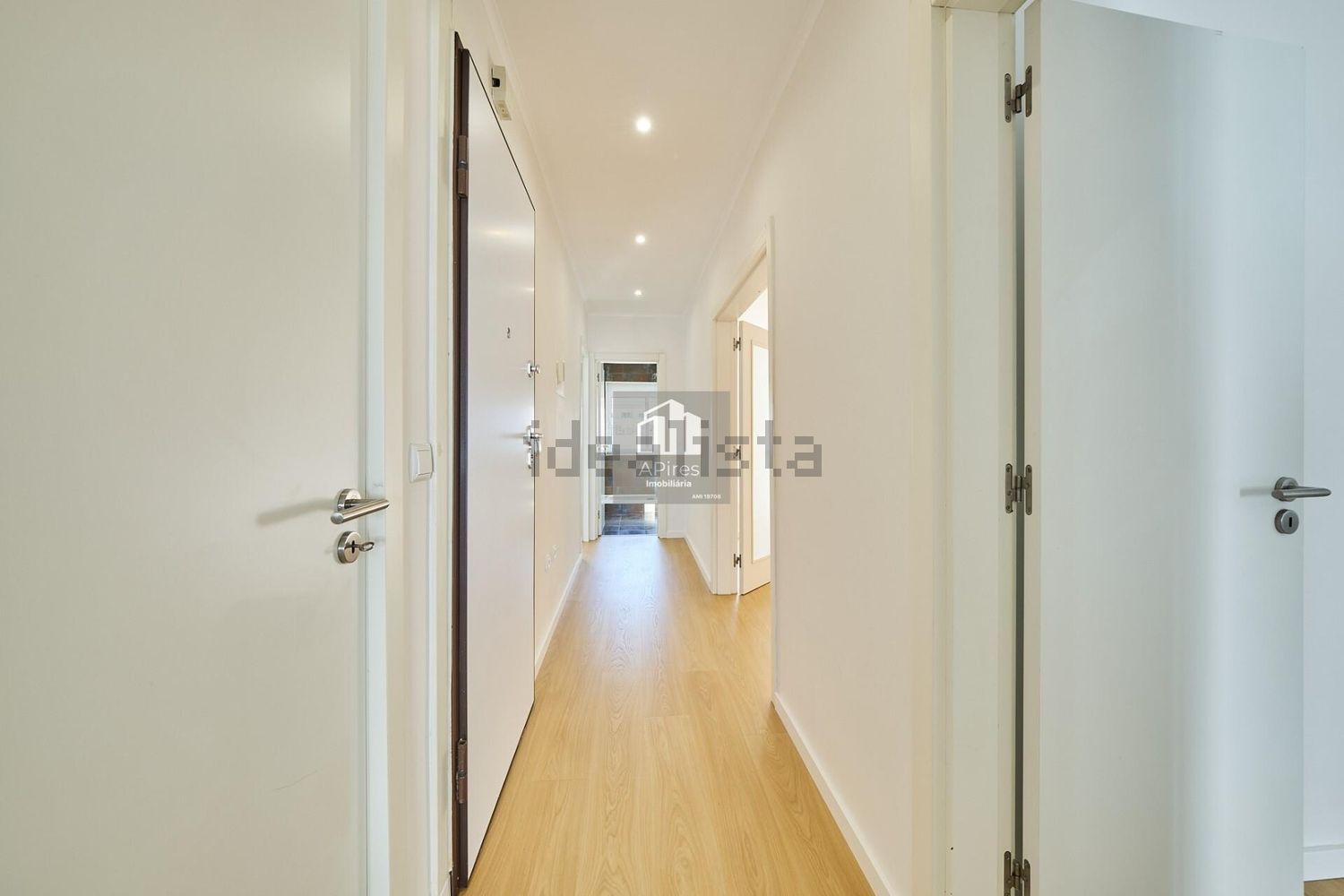 公寓 t2出售在Rua de Santo Antonio s/n - 过道