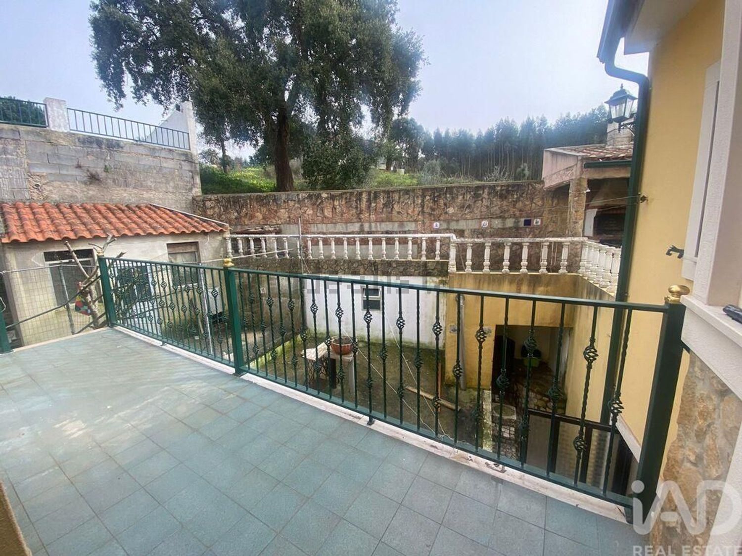 小楼房或独栋别墅出售在Lamas e Cercal - 阳台