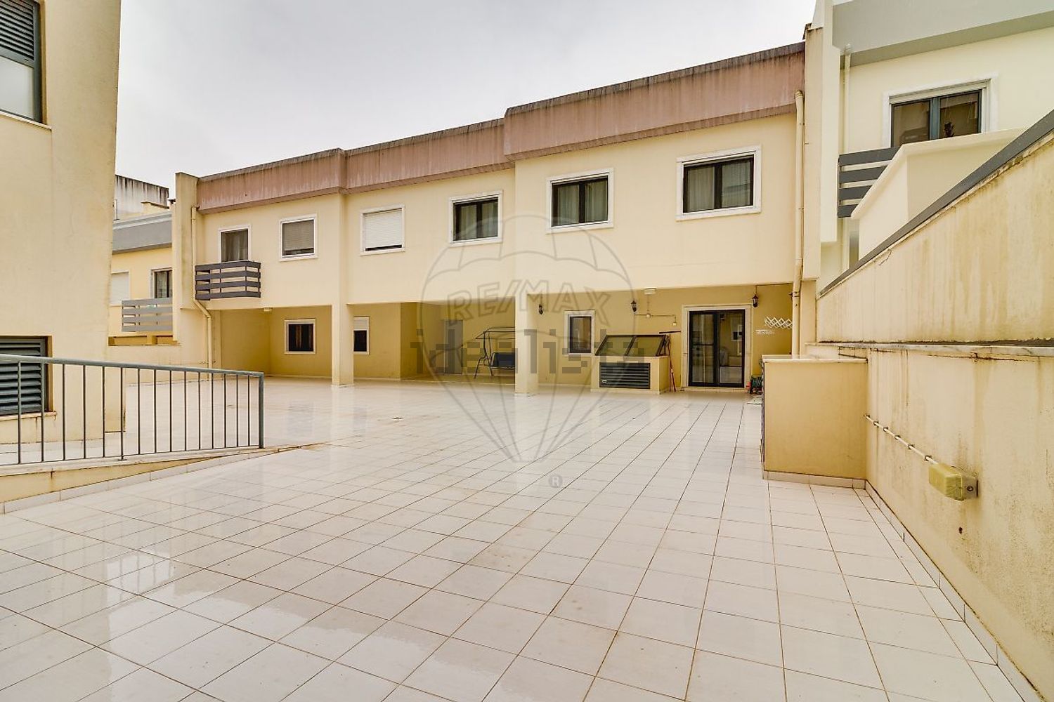 公寓 t2出售在Rua e C8 - 阳台