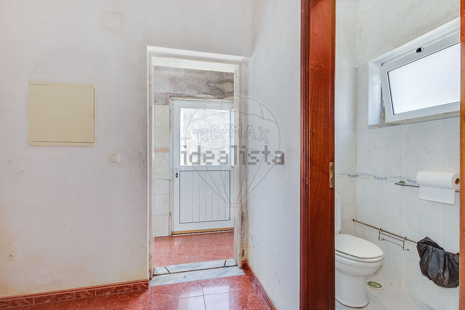 小楼房或独栋别墅出售在Estrada do Casal Sequeiro - 过道