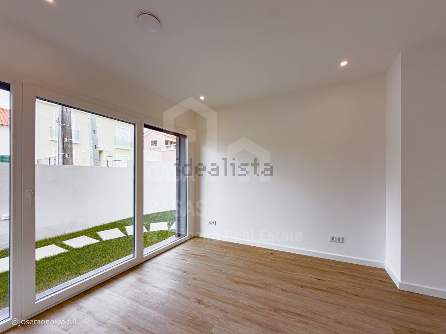 小楼房或独栋别墅出售在São Pedro da Cadeira - 居住