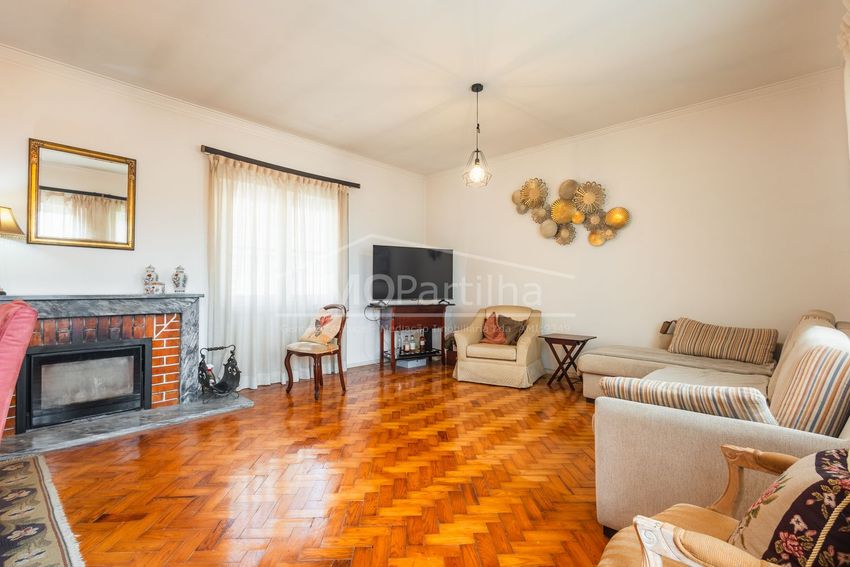 小楼房或独栋别墅出售在Rua Serpa Pinto