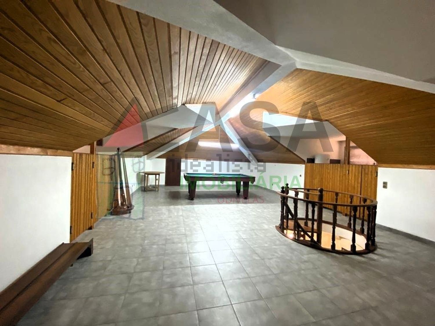 小楼房或独栋别墅出售在Rua Santo Estevão, 194 - 停车位