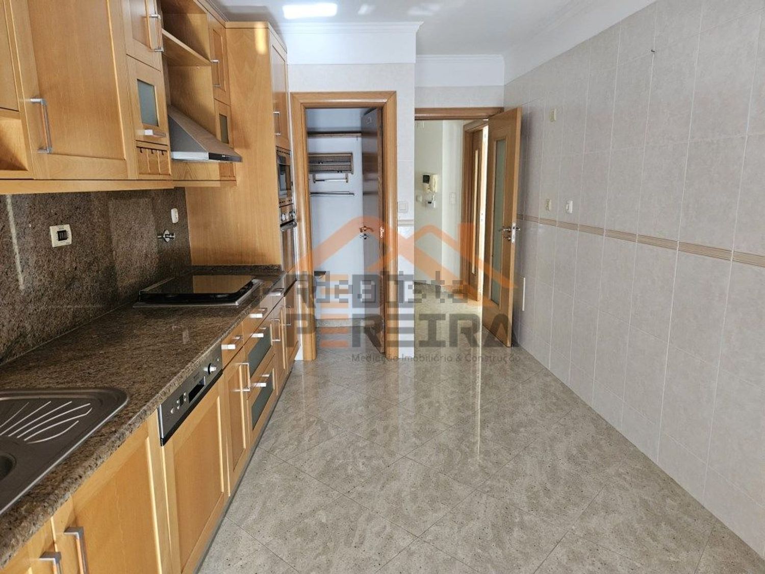 出租公寓 t3在Rua Diogo Guilherme da Silva Alves Furtado, 8 - 厨房