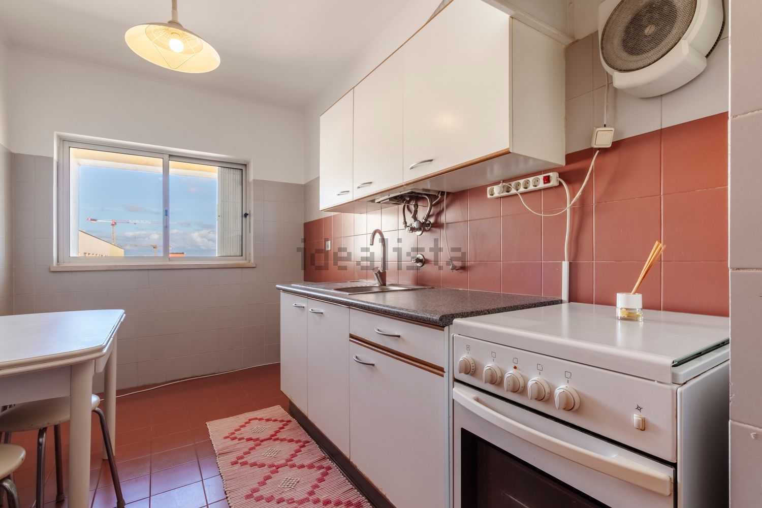 出租公寓 t2在Rua David Mourão Ferreira, 3 - 厨房