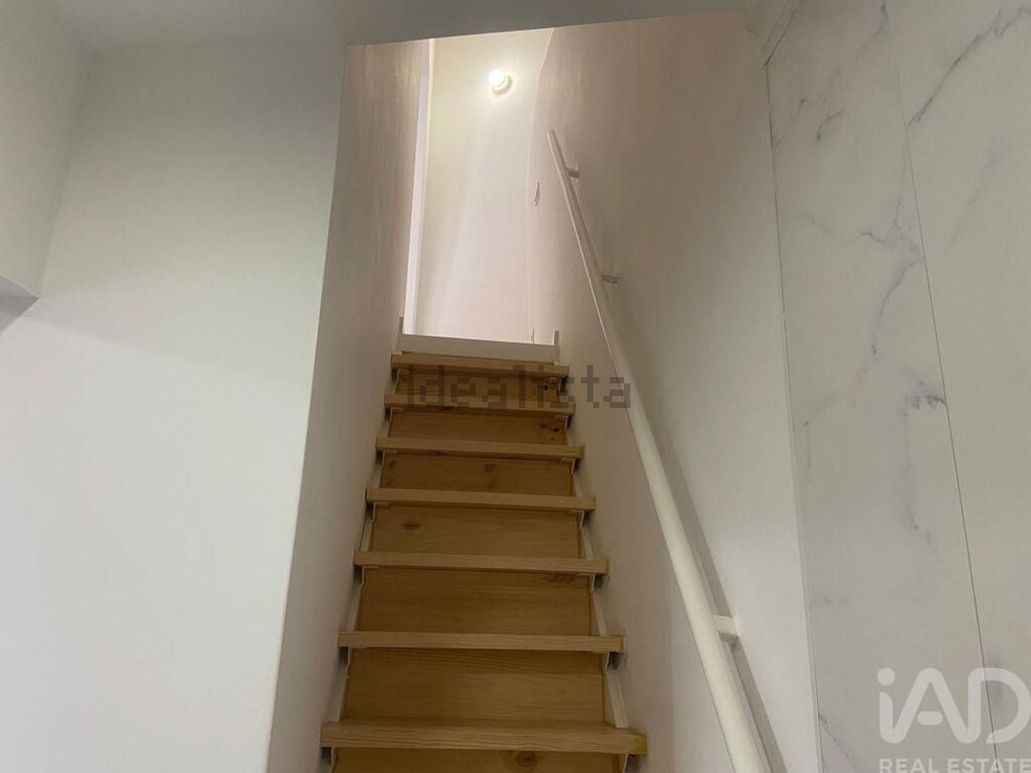 小楼房或独栋别墅出售在Doca de Alcântara - 外立面