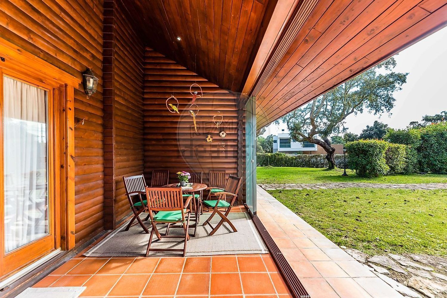 小楼房或独栋别墅出售Ip1 - 阳台