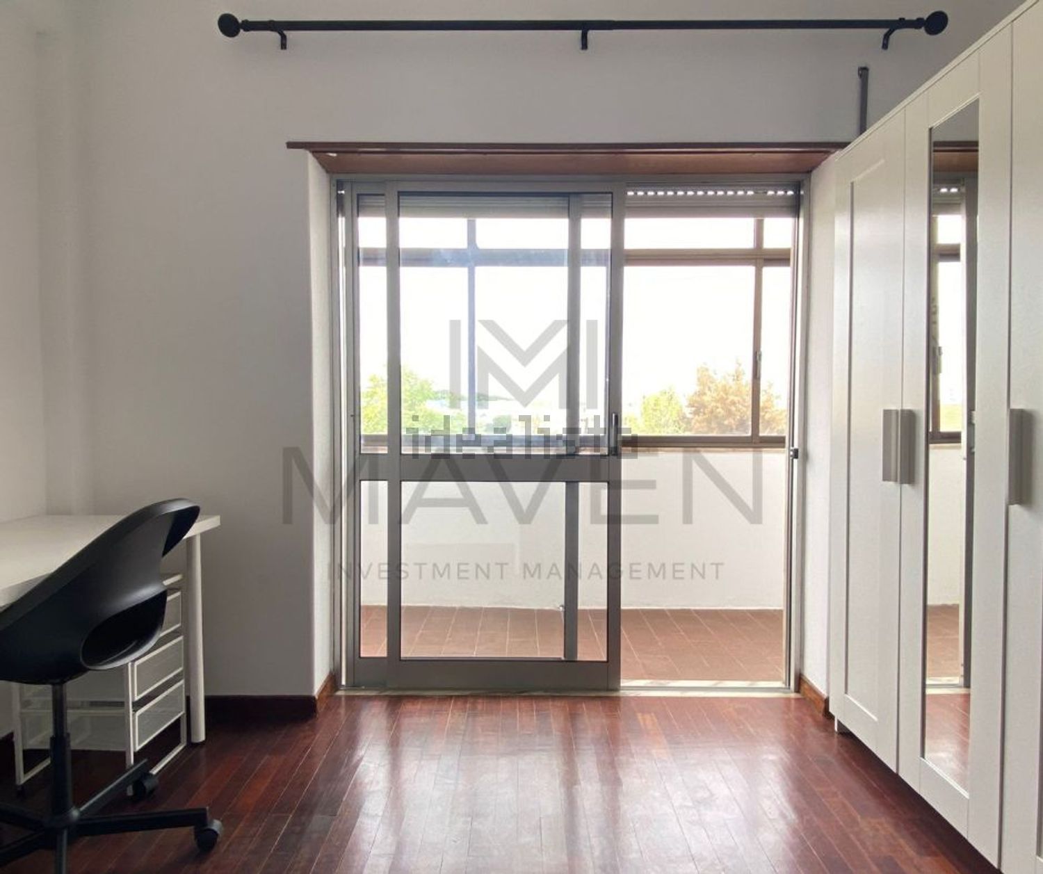 出租顶层公寓在Avenida Professor Rui Luís Gomes - 照片