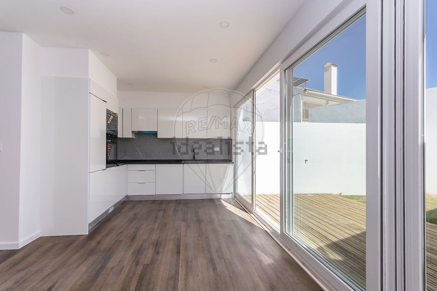 小楼房或独栋别墅出售在Praceta José Escada - 照片