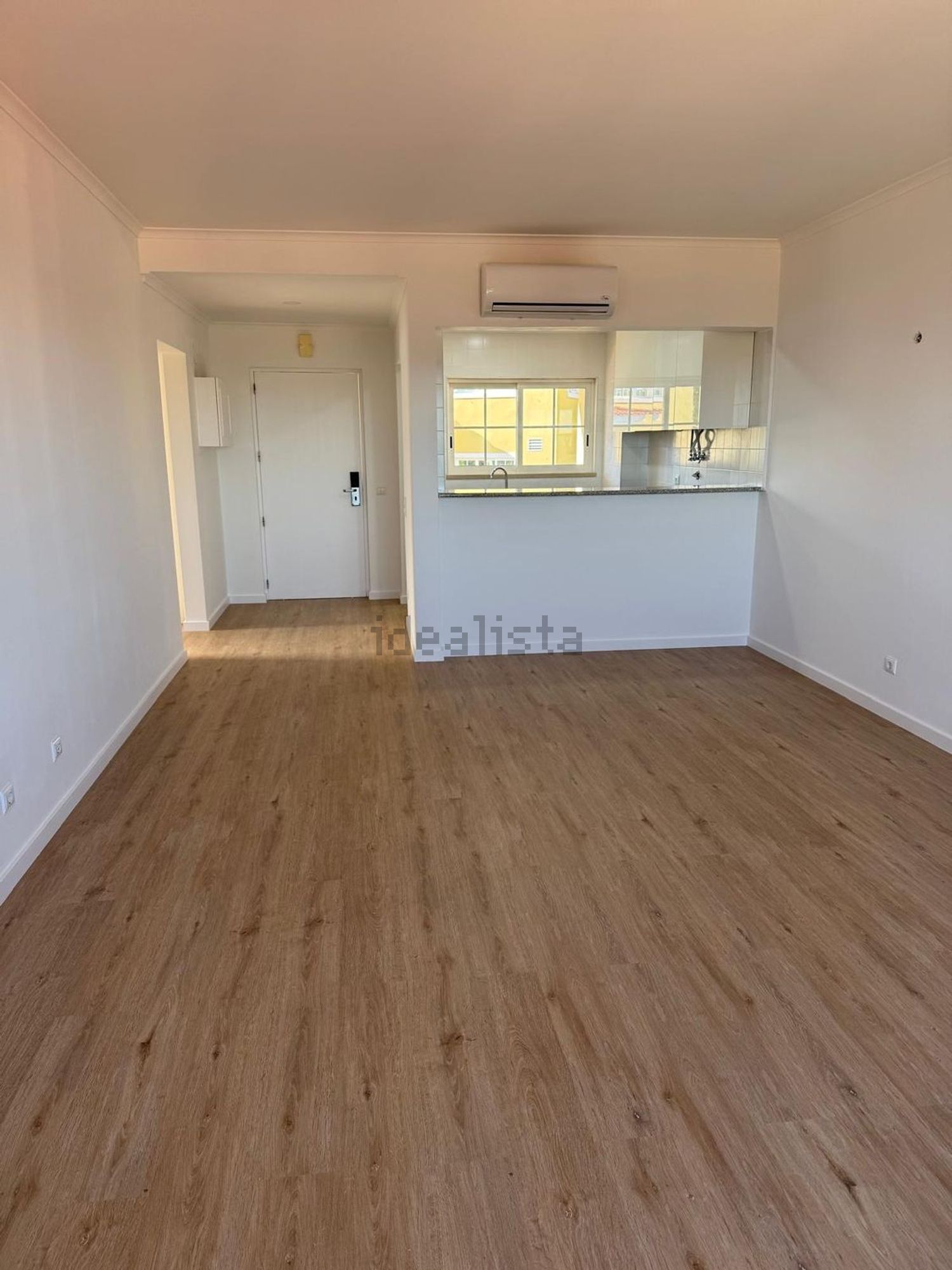 出租公寓 t1在Rua Almada Negreiros, 14 - 客厅