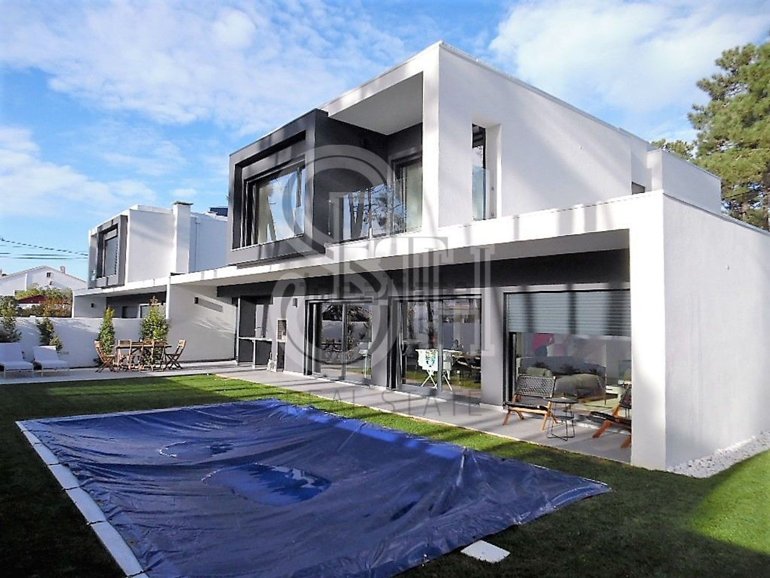 出租小楼房或独栋别墅在Avenida Dom Fernando - 外立面