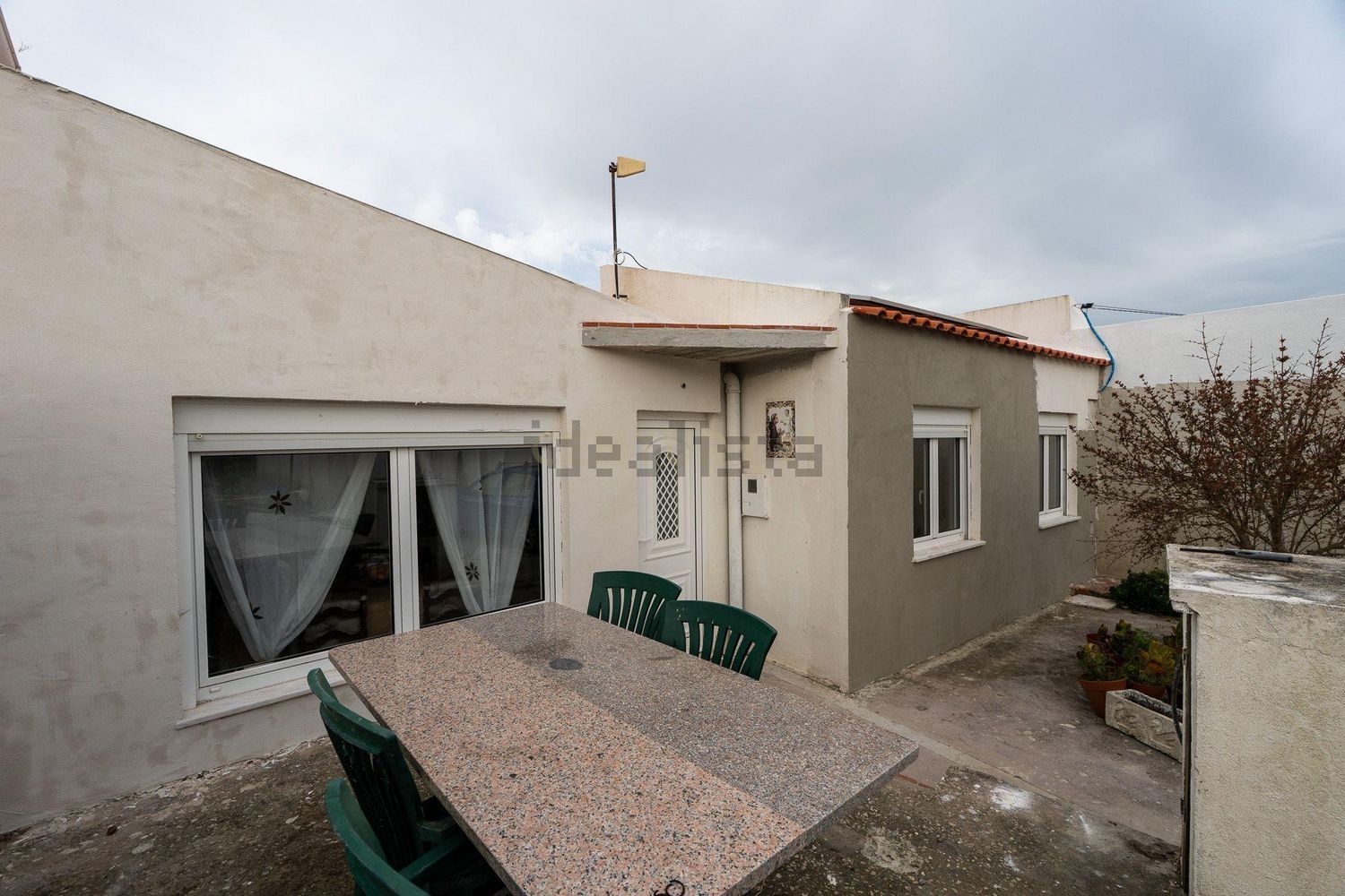 小楼房或独栋别墅出售在Rua do Casaleiro - 外立面