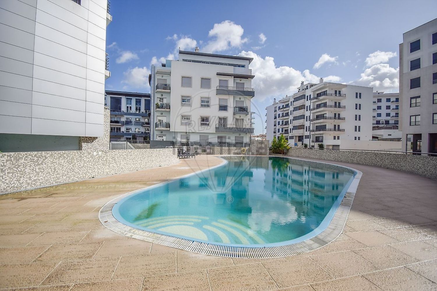 出租公寓 t3在Rua 1º de Maio - 游泳池