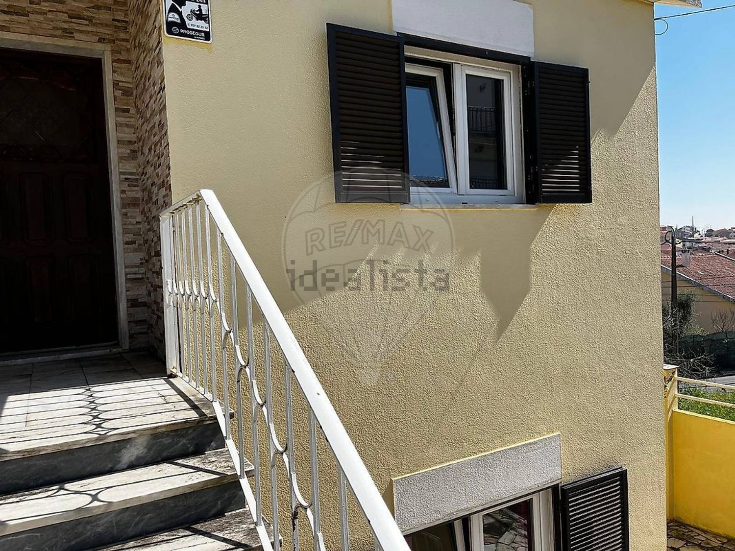 小楼房或独栋别墅出售在Rua Furnas - 详情