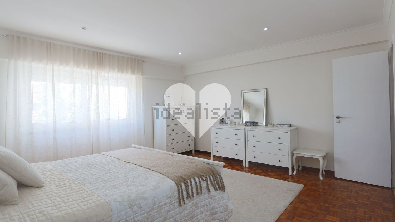 公寓 t4出售在Massamá - 卧室