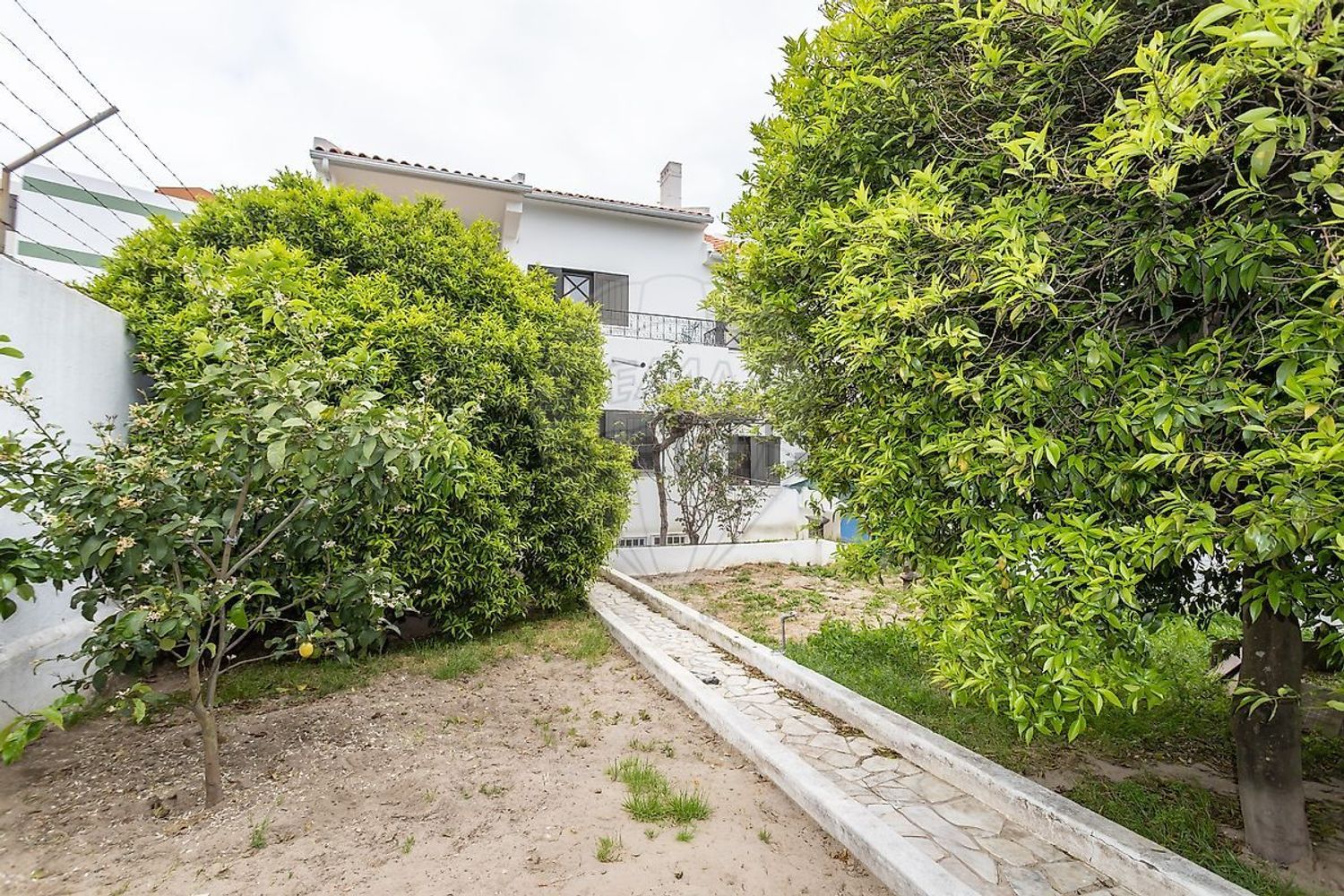 小楼房或独栋别墅出售在Rua José Fontana - 外立面