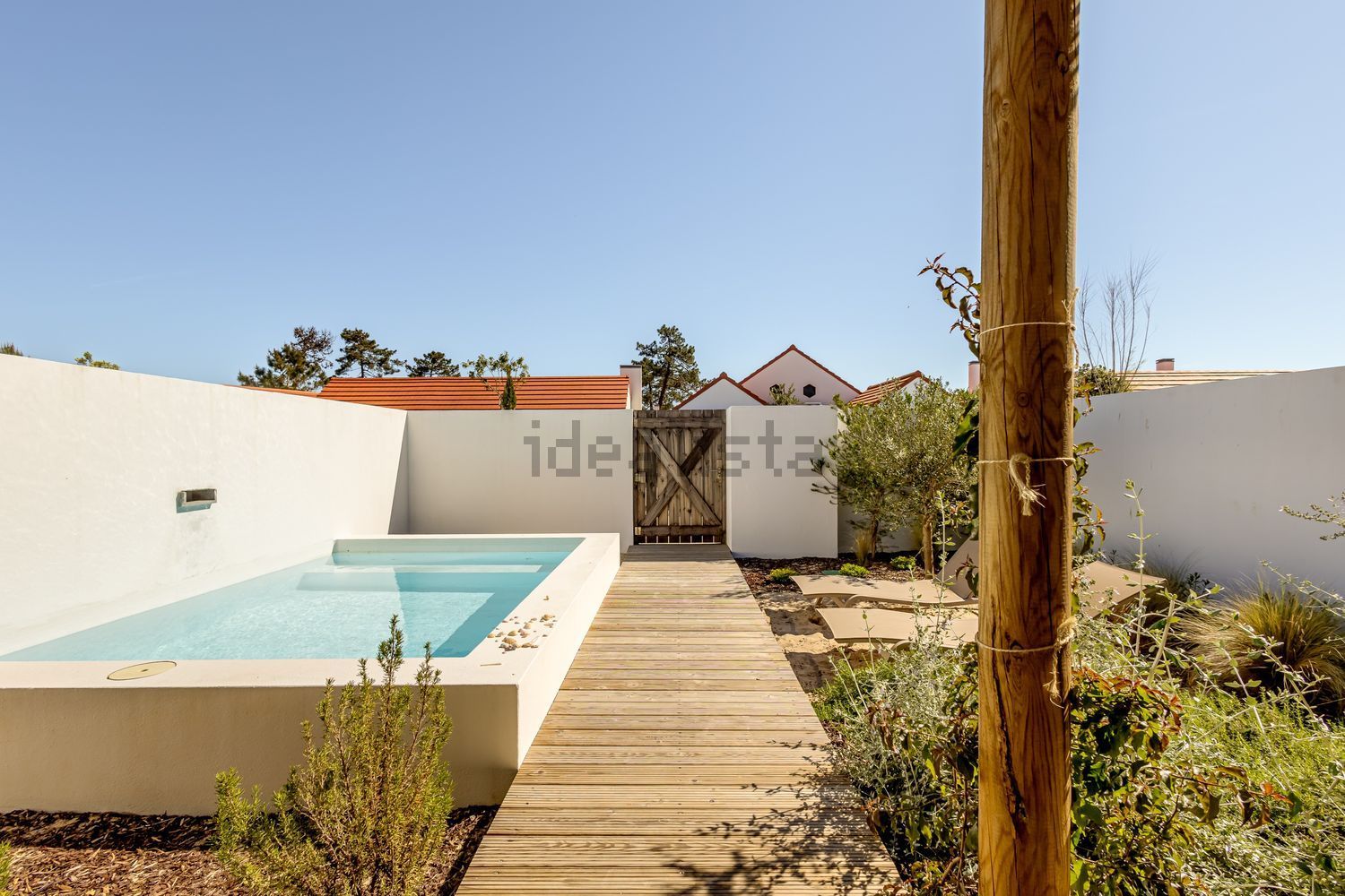 小楼房或独栋别墅出售在Rua das Cegonhas - 游泳池